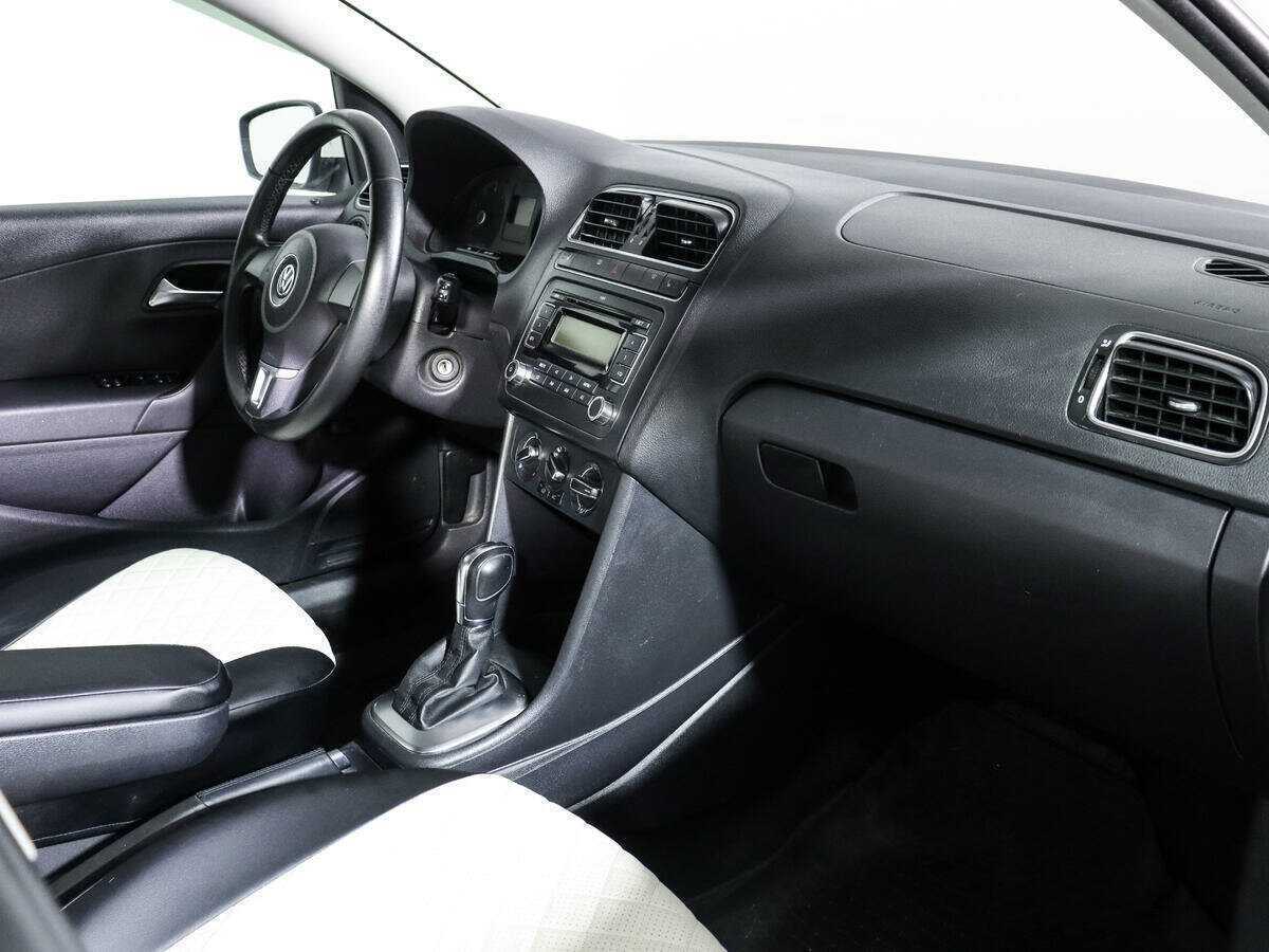 Volkswagen Polo с пробегом — 2012 год. Фото: #8