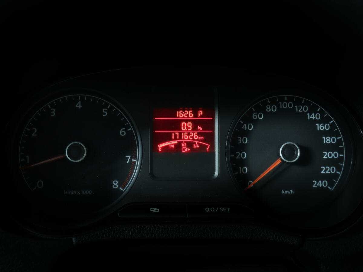 Volkswagen Polo с пробегом — 2012 год. Фото: #10