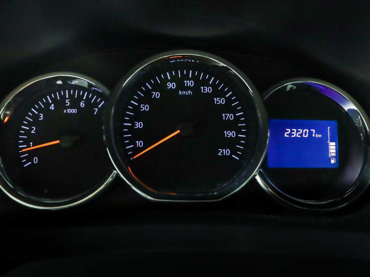 Renault Logan с пробегом — 2014 год. Фото: #8