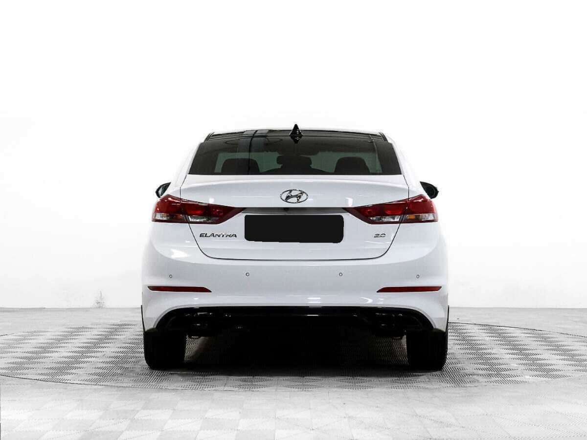Hyundai Elantra с пробегом — 2017 год. Фото: #4