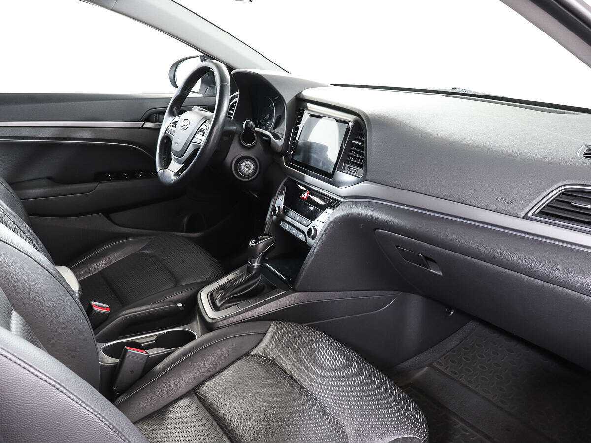 Hyundai Elantra с пробегом — 2017 год. Фото: #7
