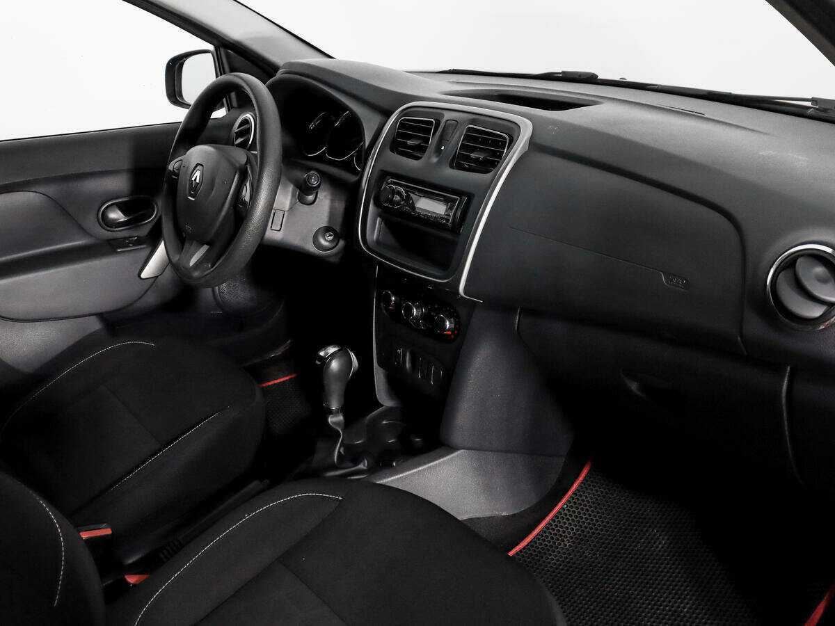 Renault Sandero с пробегом — 2016 год. Фото: #10