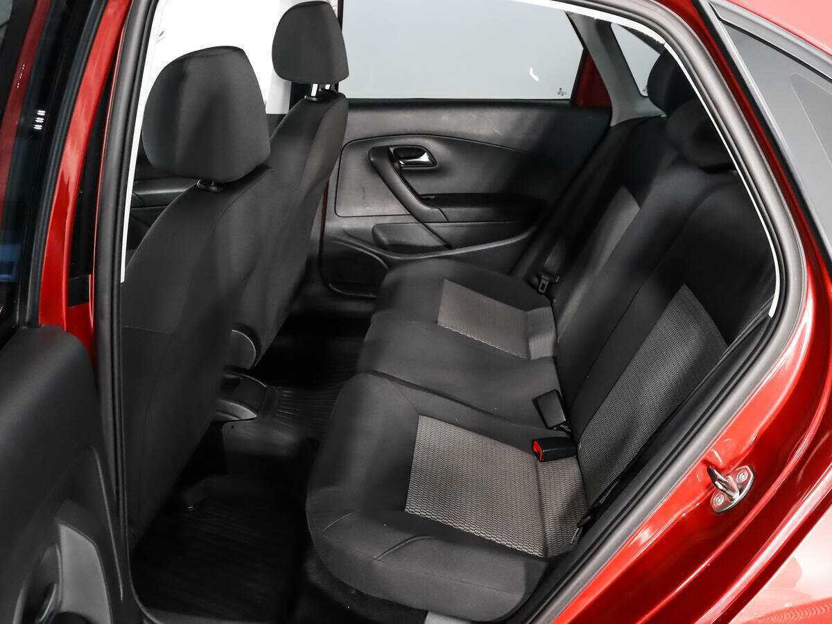 Volkswagen Polo с пробегом — 2012 год. Фото: #9