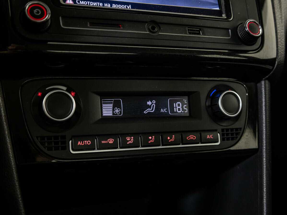 Volkswagen Polo с пробегом — 2017 год. Фото: #14