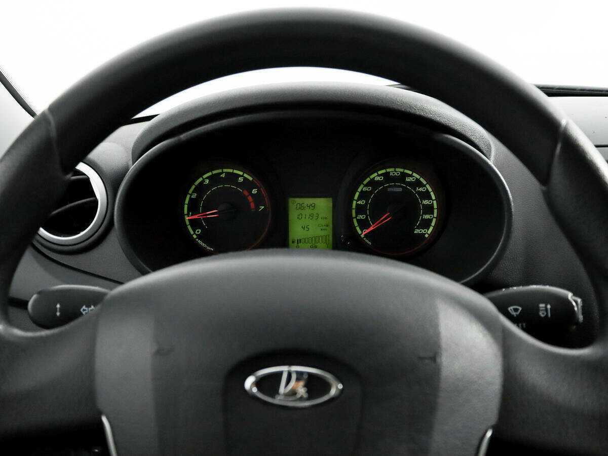 Lada (ВАЗ) Kalina с пробегом — 2015 год. Фото: #14