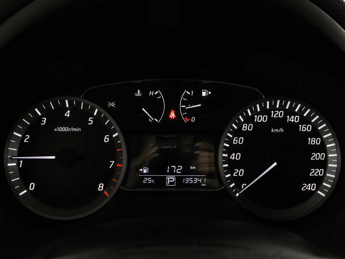 Nissan Sentra с пробегом — 2014 год. Фото: #10