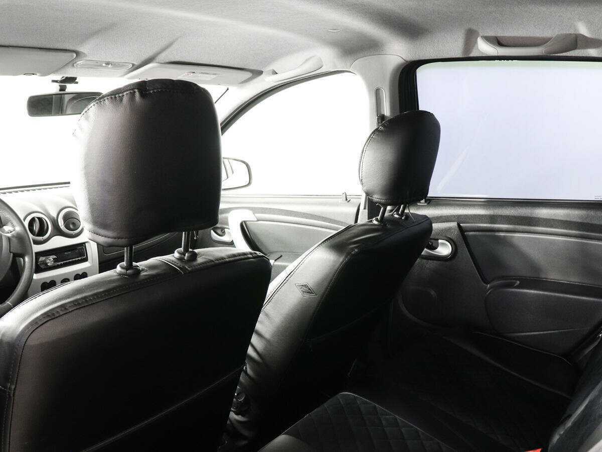 Renault Sandero с пробегом — 2013 год. Фото: #6