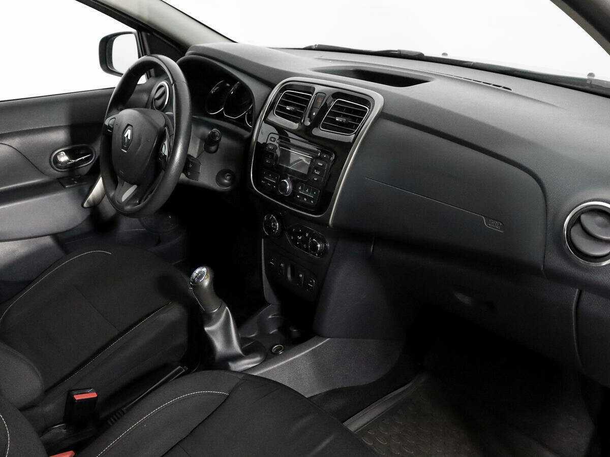 Renault Sandero с пробегом — 2015 год. Фото: #8