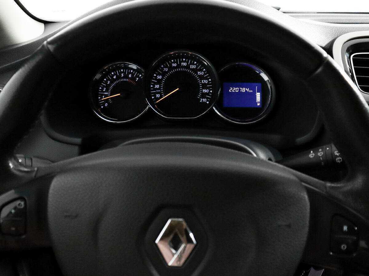 Renault Sandero с пробегом — 2015 год. Фото: #11