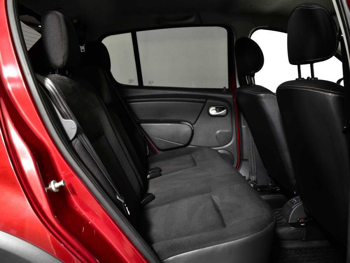 Renault Sandero с пробегом — 2012 год. Фото: #9