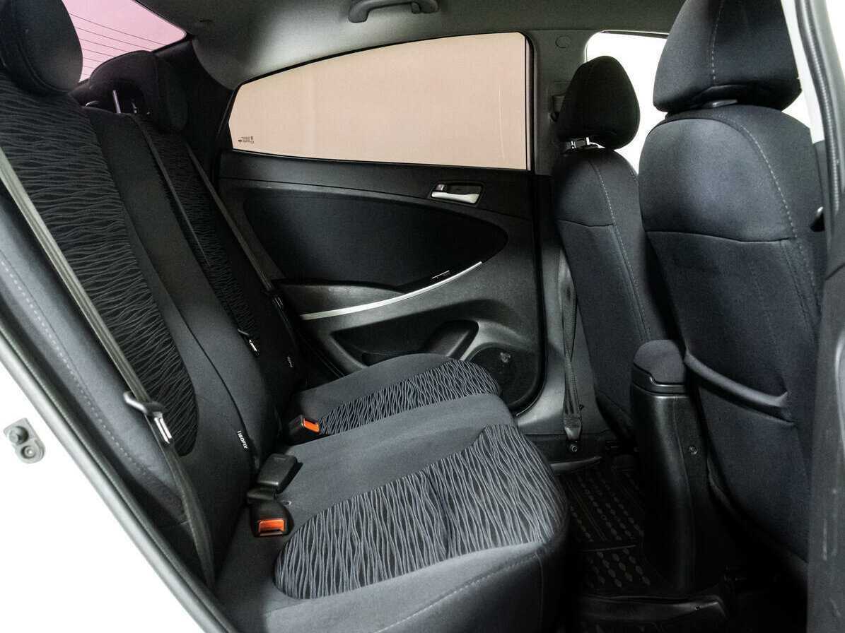 Hyundai Solaris с пробегом — 2015 год. Фото: #13