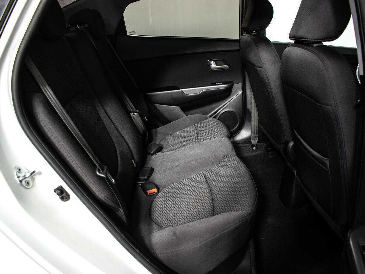 Kia Rio с пробегом — 2015 год. Фото: #5