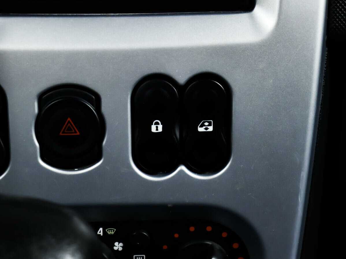 Renault Sandero с пробегом — 2013 год. Фото: #13