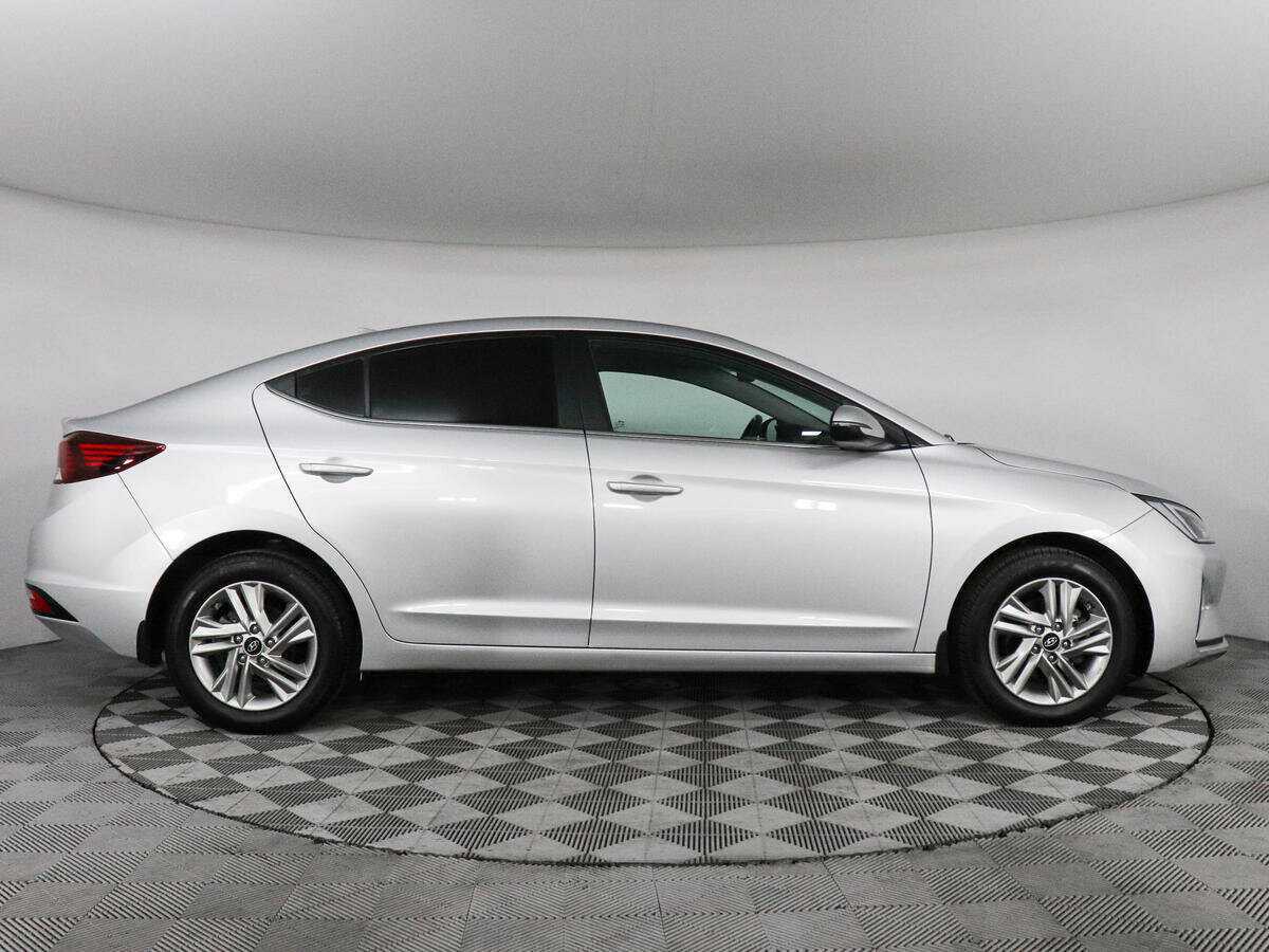 Hyundai Elantra с пробегом — 2019 год. Фото: #3