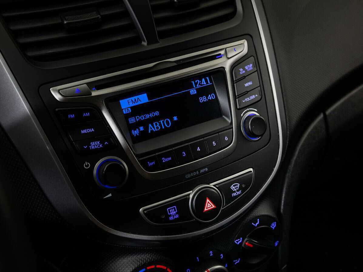 Hyundai Solaris с пробегом — 2016 год. Фото: #13