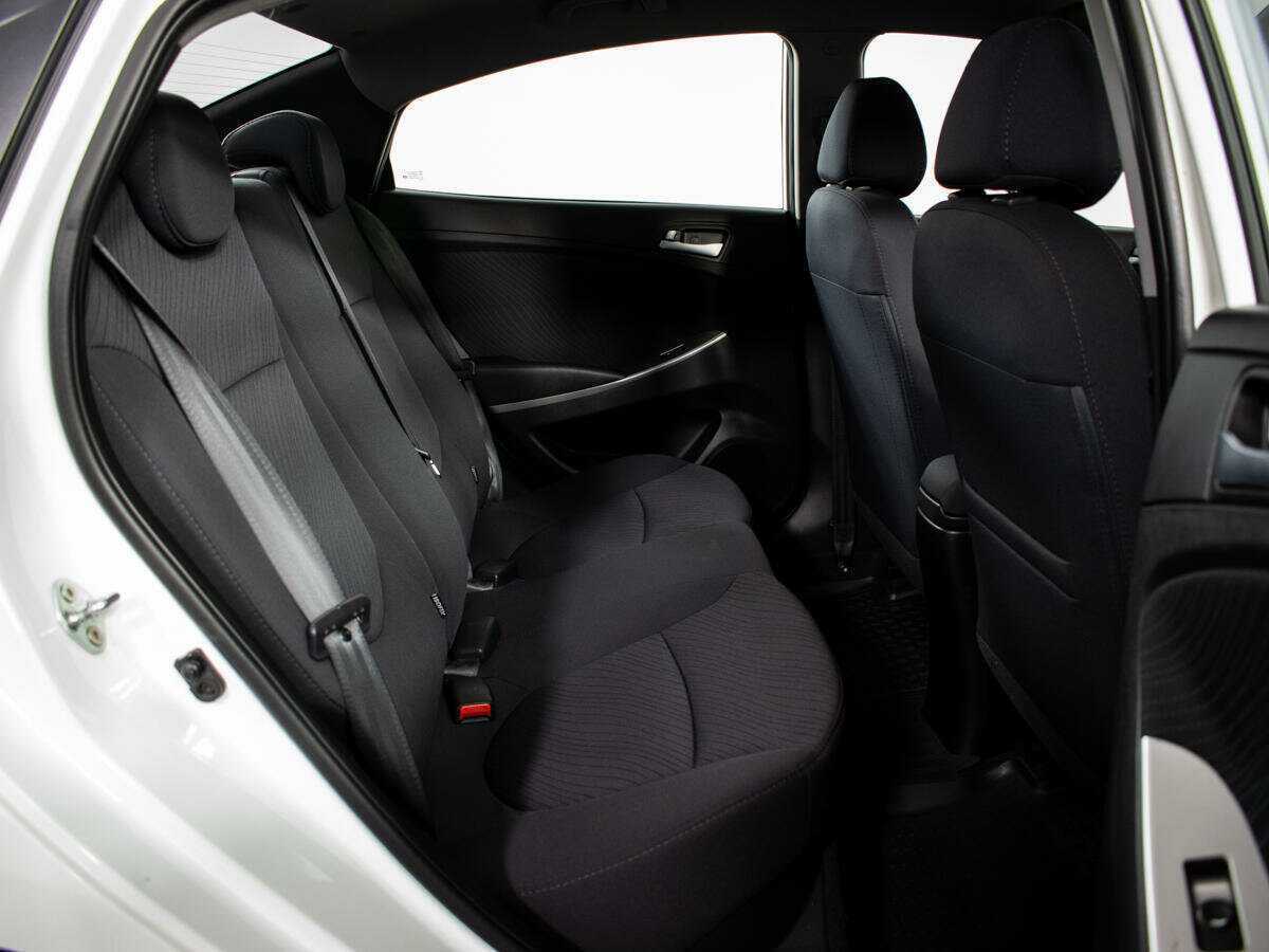 Hyundai Solaris с пробегом — 2016 год. Фото: #9