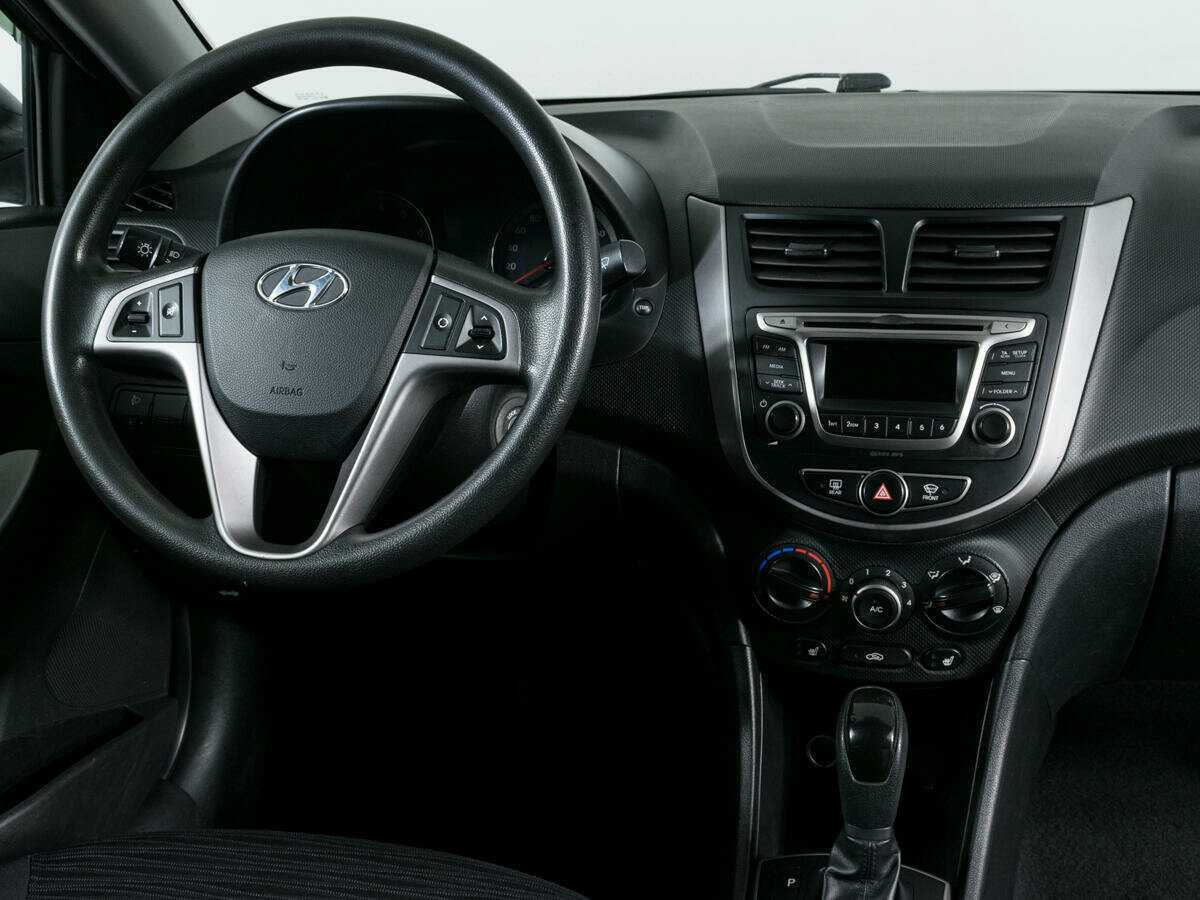 Hyundai Solaris с пробегом — 2014 год. Фото: #10