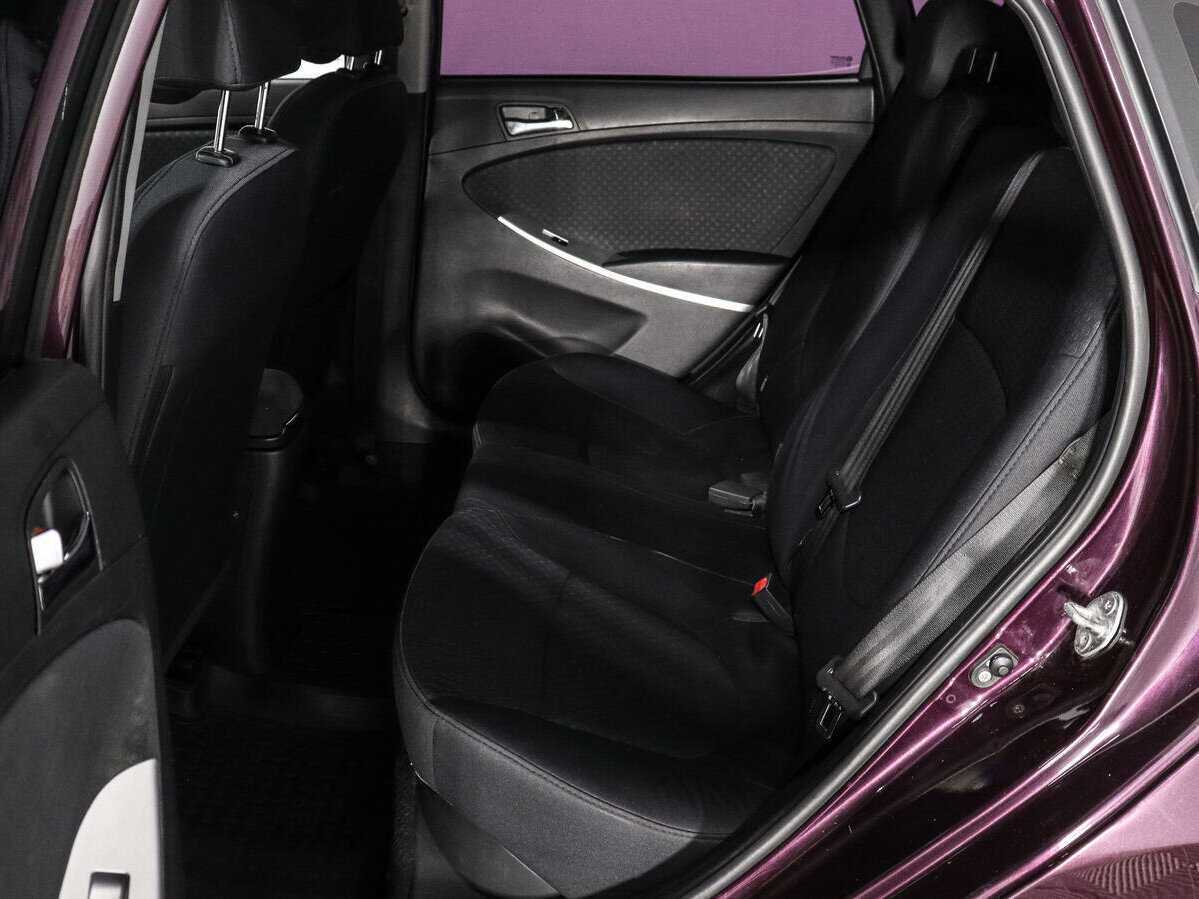 Hyundai Solaris с пробегом — 2013 год. Фото: #9