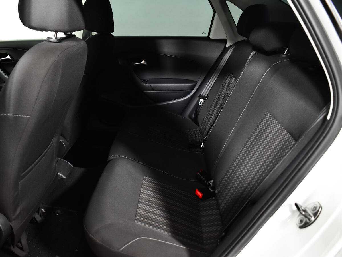 Volkswagen Polo с пробегом — 2015 год. Фото: #5