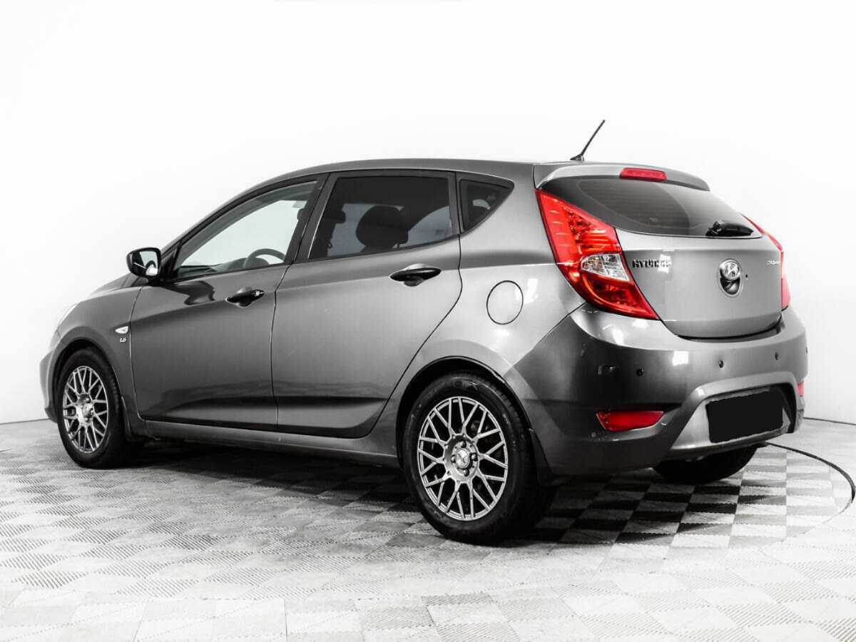 Hyundai Solaris с пробегом — 2012 год. Фото: #6