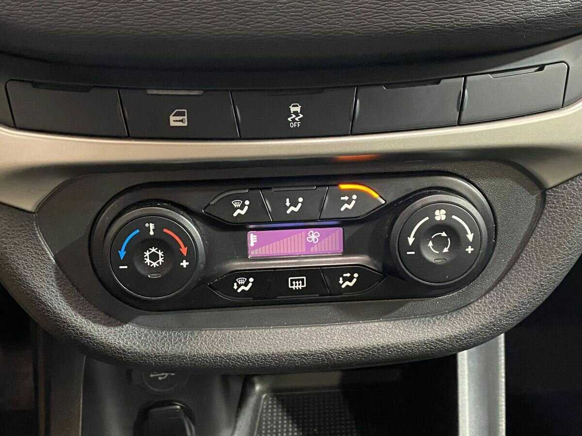 Lada (ВАЗ) Vesta с пробегом — 2020 год. Фото: #13