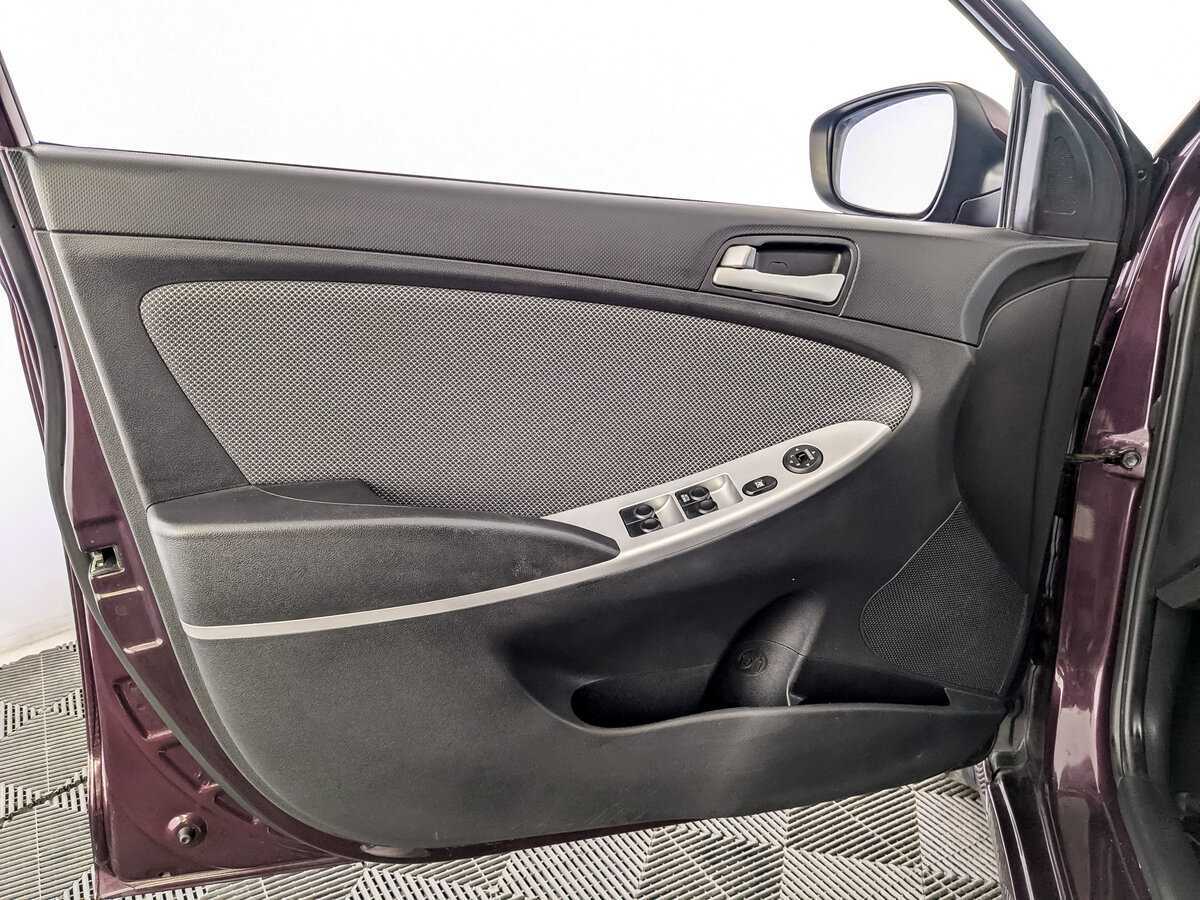 Hyundai Solaris с пробегом — 2012 год. Фото: #14