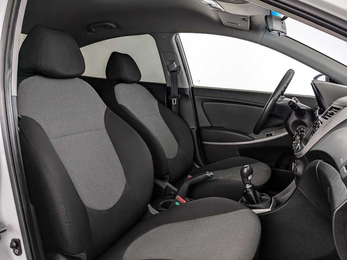 Hyundai Solaris с пробегом — 2014 год. Фото: #19