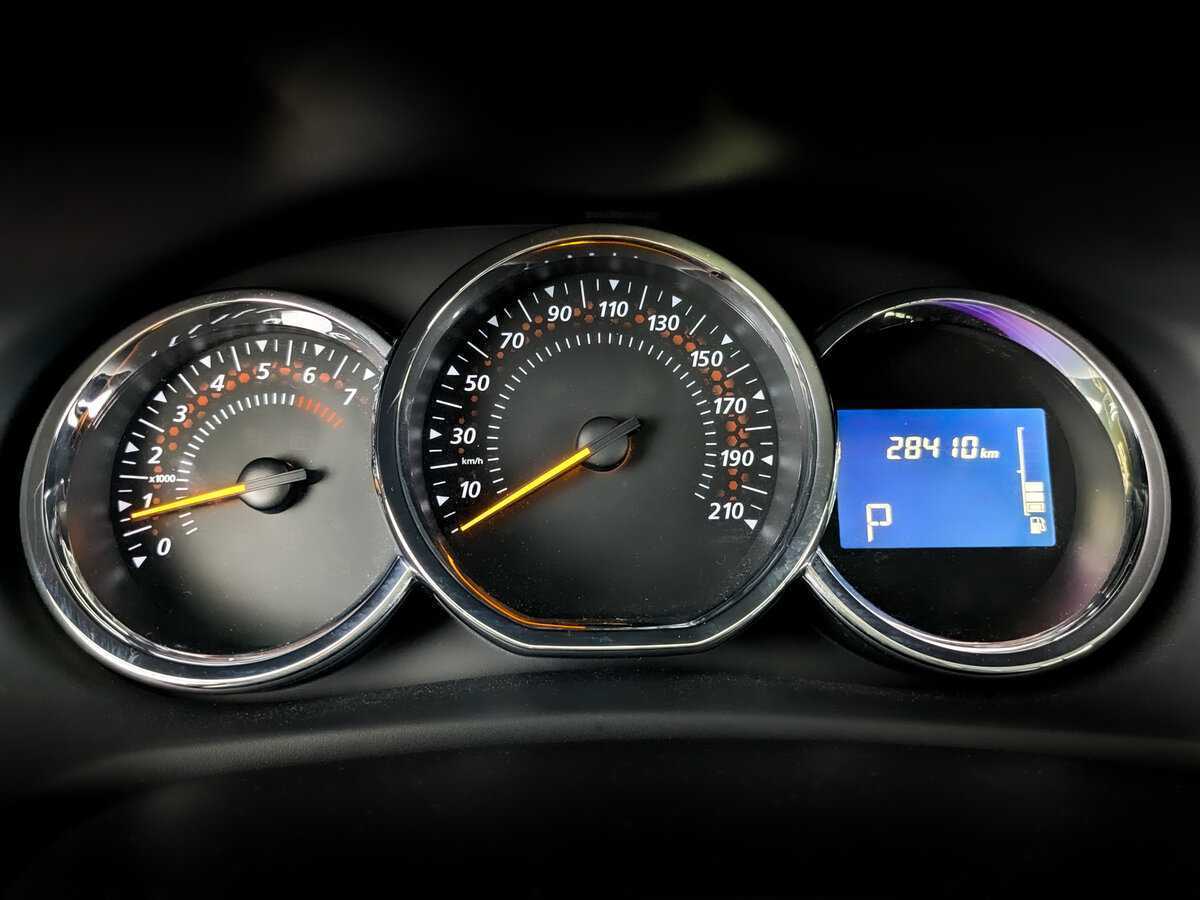 Renault Sandero с пробегом — 2016 год. Фото: #10