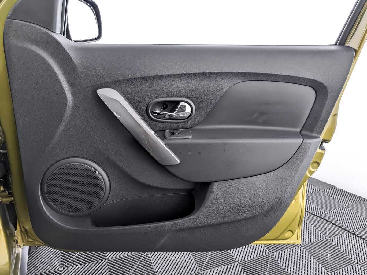 Renault Sandero с пробегом — 2016 год. Фото: #19