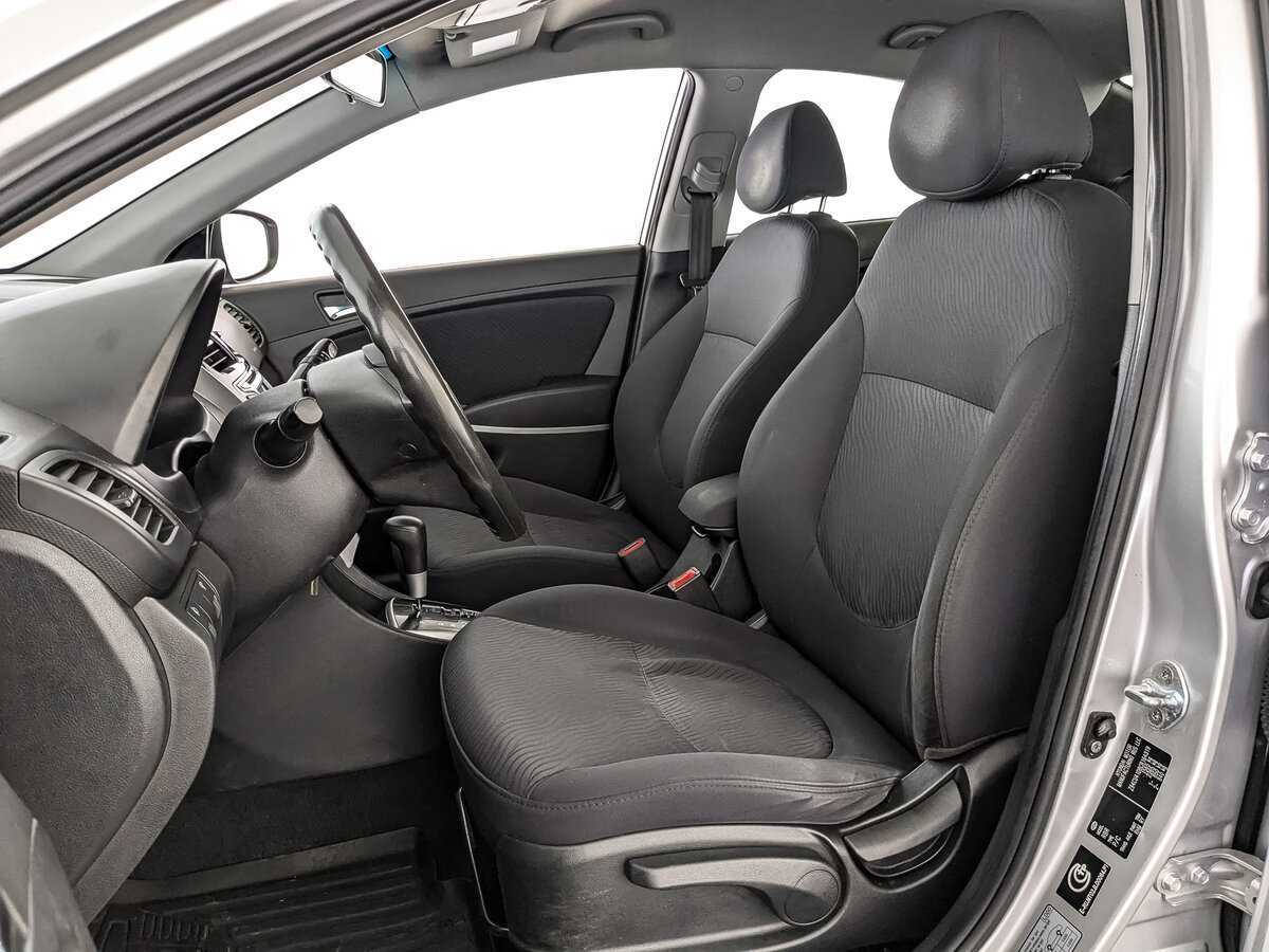 Hyundai Solaris с пробегом — 2012 год. Фото: #15