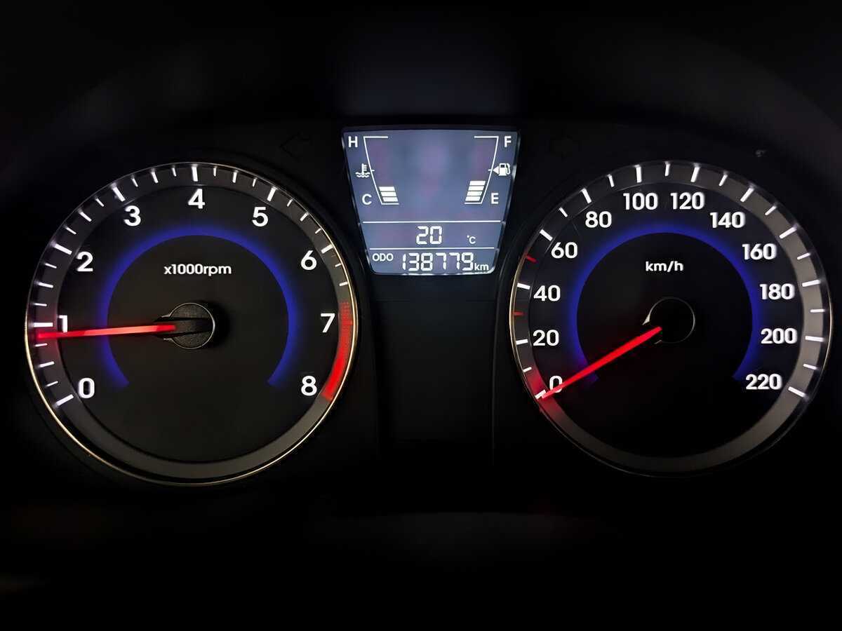 Hyundai Solaris с пробегом — 2012 год. Фото: #10