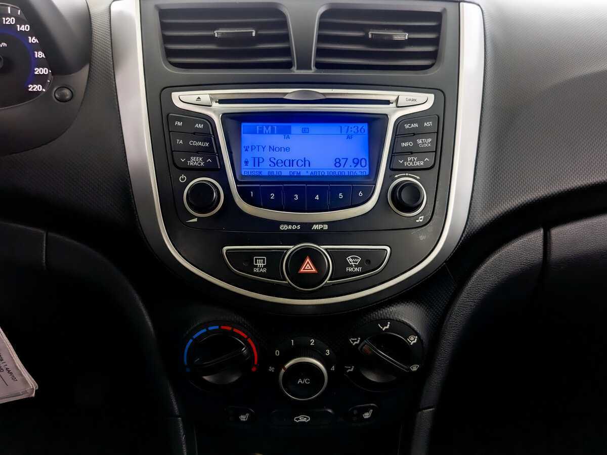 Hyundai Solaris с пробегом — 2012 год. Фото: #12