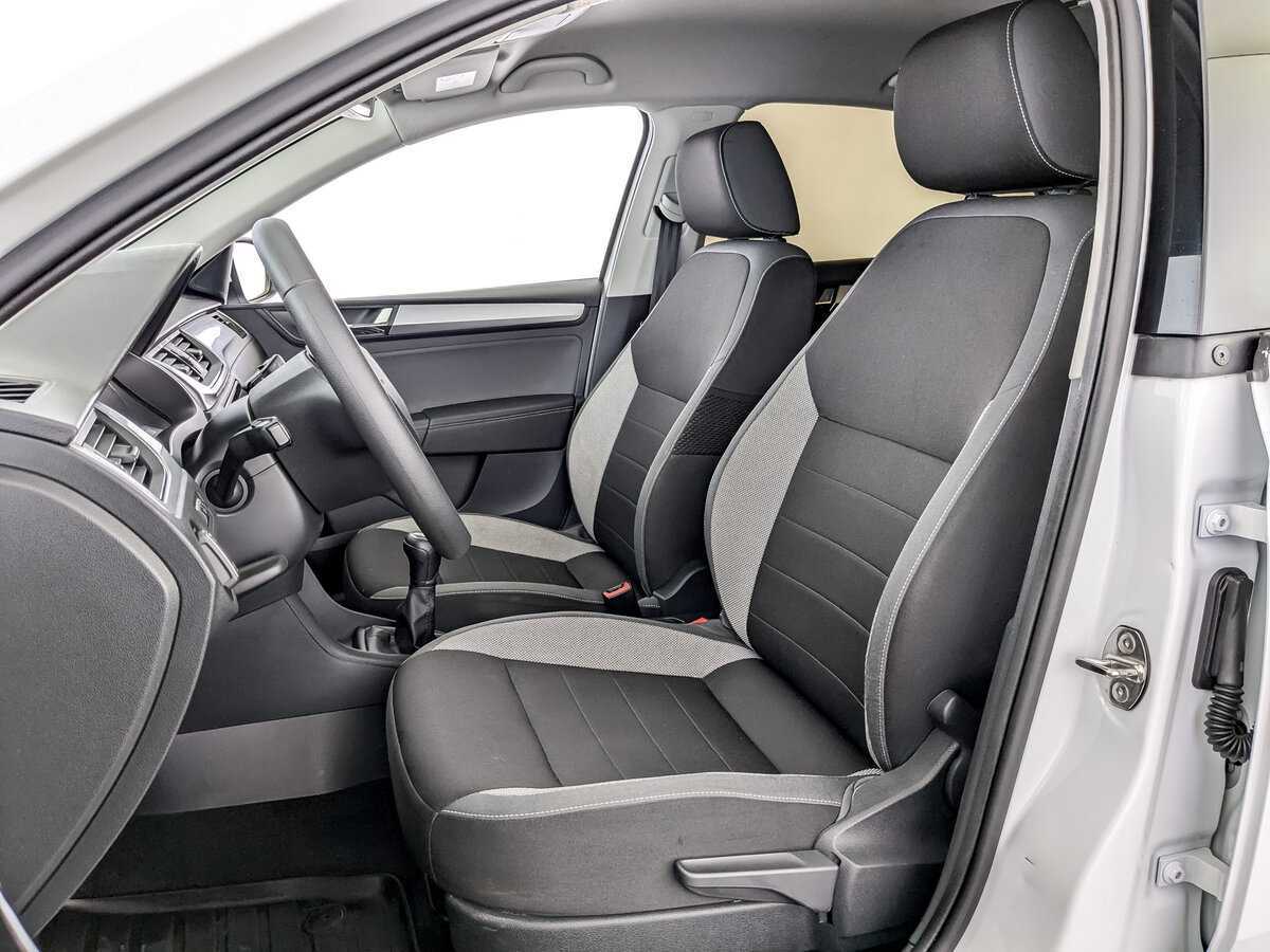 Skoda Rapid с пробегом — 2019 год. Фото: #15