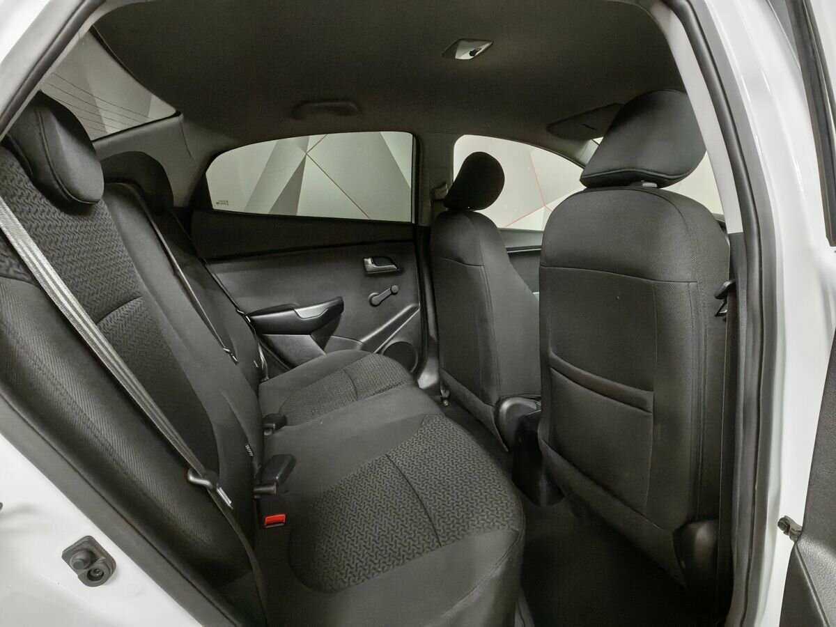 Kia Rio с пробегом — 2017 год. Фото: #10