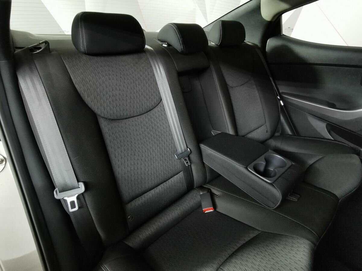 Hyundai Elantra с пробегом — 2012 год. Фото: #12