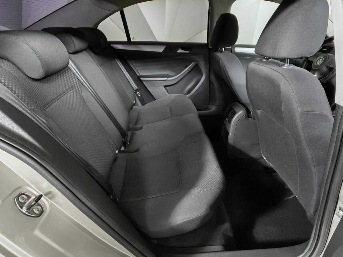 Volkswagen Jetta с пробегом — 2012 год. Фото: #11