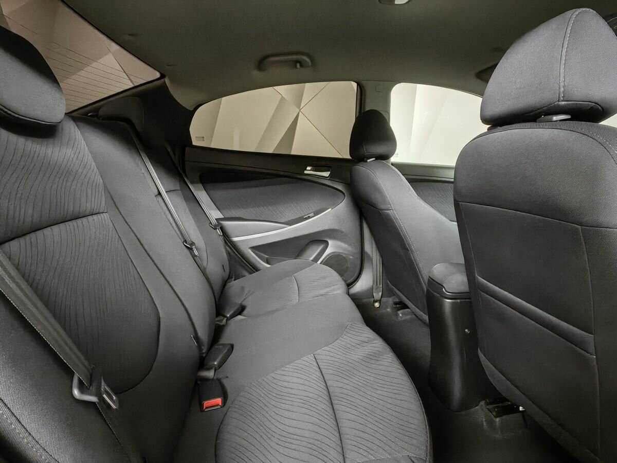 Hyundai Solaris с пробегом — 2014 год. Фото: #11