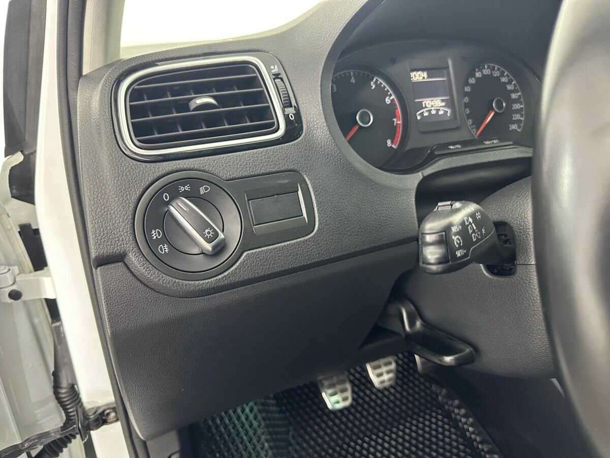 Volkswagen Polo с пробегом — 2018 год. Фото: #8