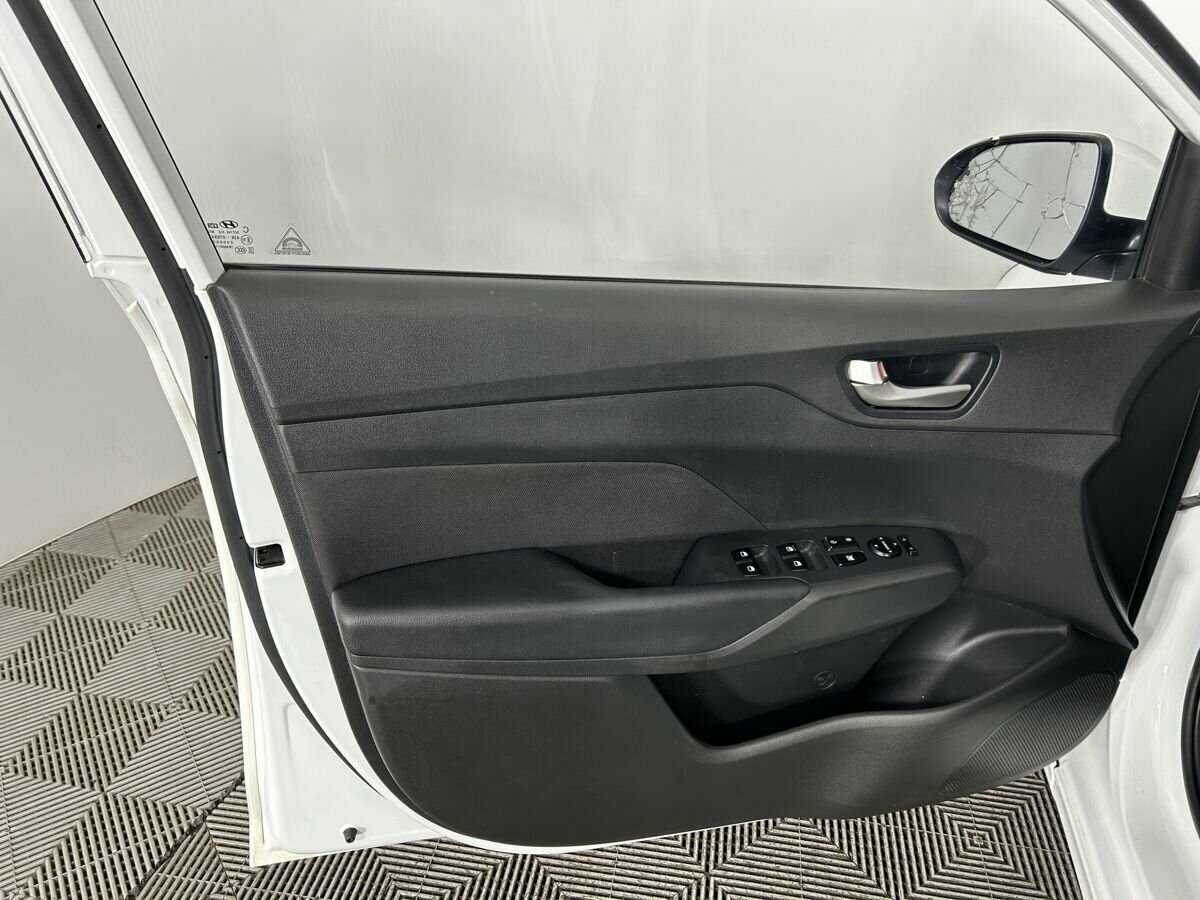 Hyundai Solaris с пробегом — 2017 год. Фото: #7