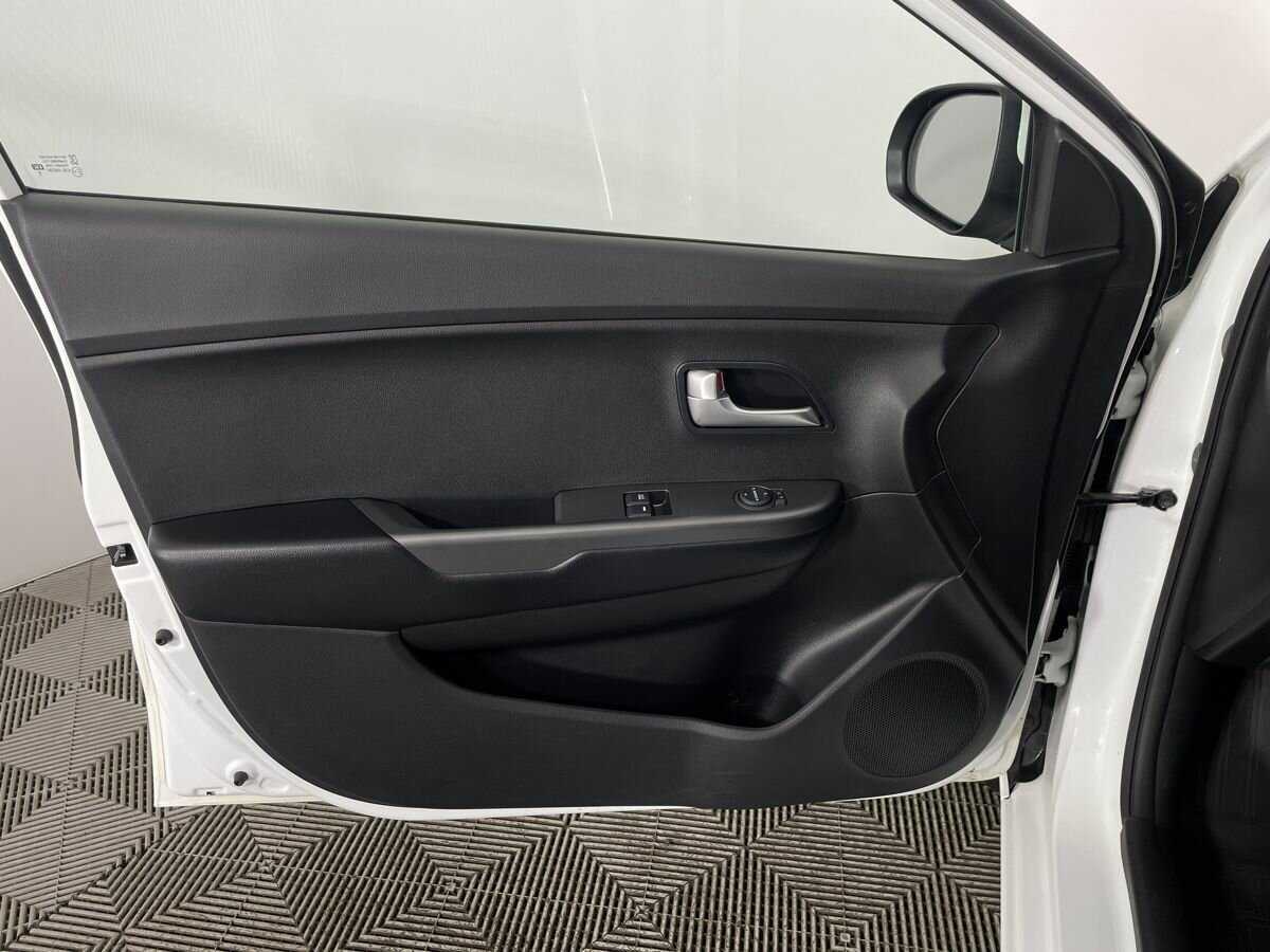 Kia Rio с пробегом — 2016 год. Фото: #6