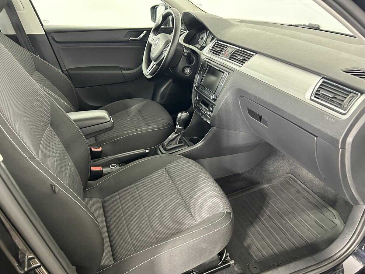 Skoda Rapid с пробегом — 2014 год. Фото: #13