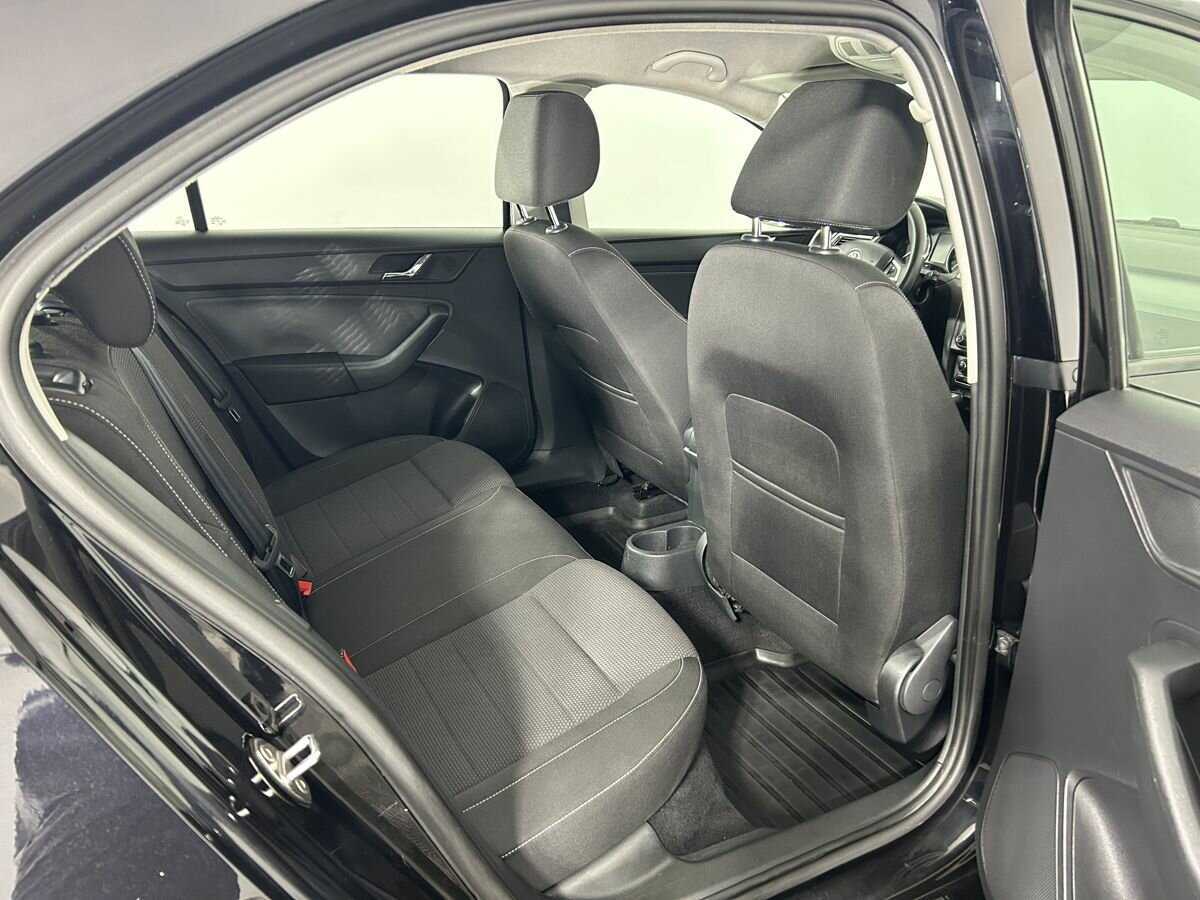 Skoda Rapid с пробегом — 2014 год. Фото: #15