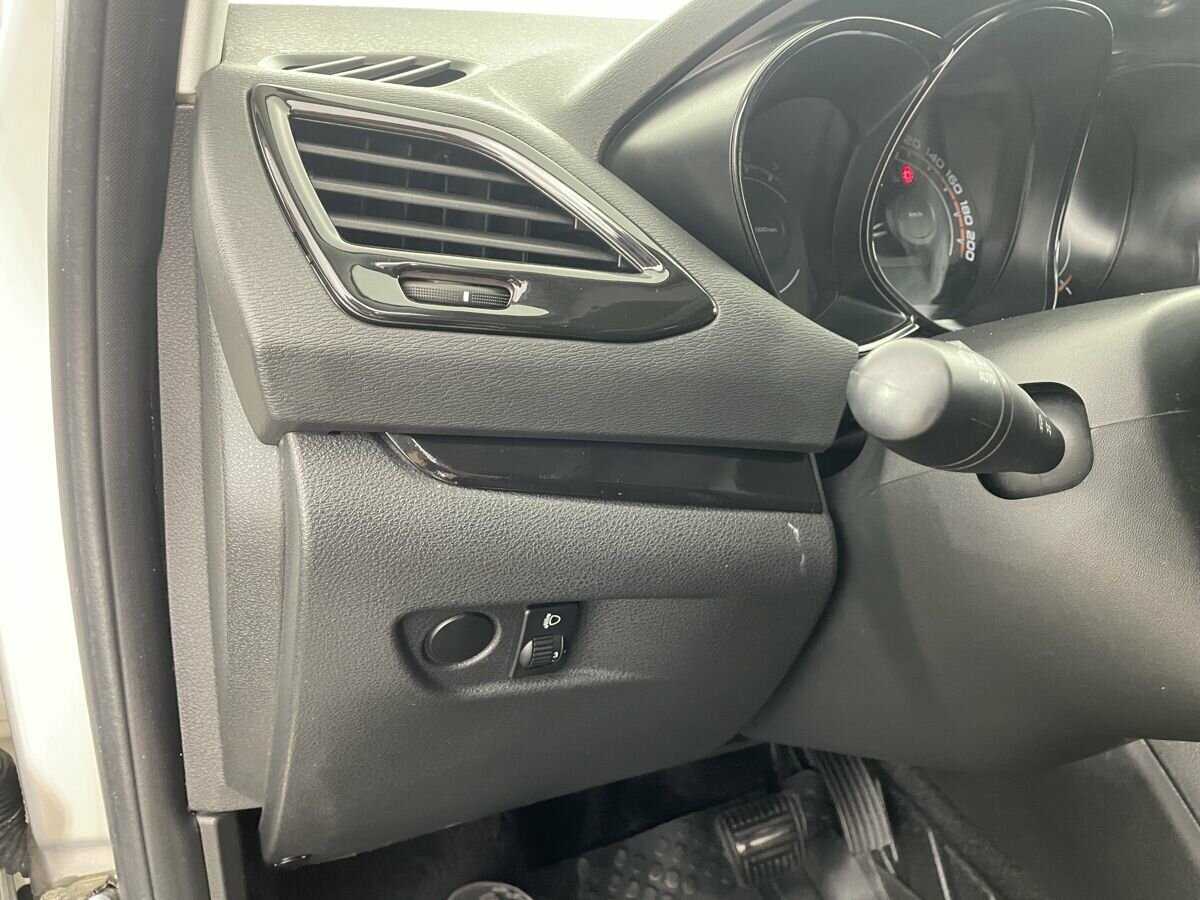 Lada (ВАЗ) Vesta с пробегом — 2018 год. Фото: #8