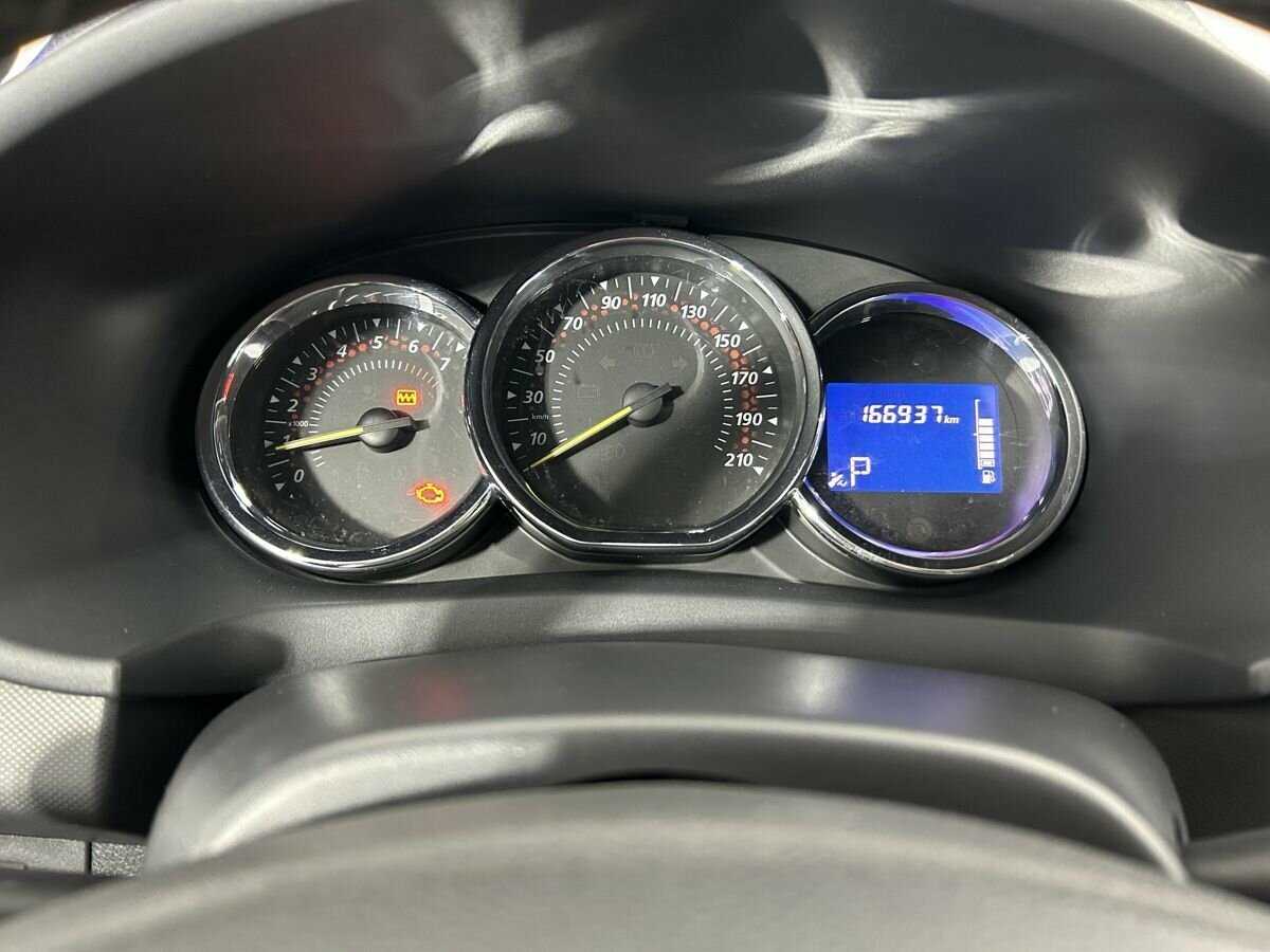 Renault Sandero с пробегом — 2016 год. Фото: #8