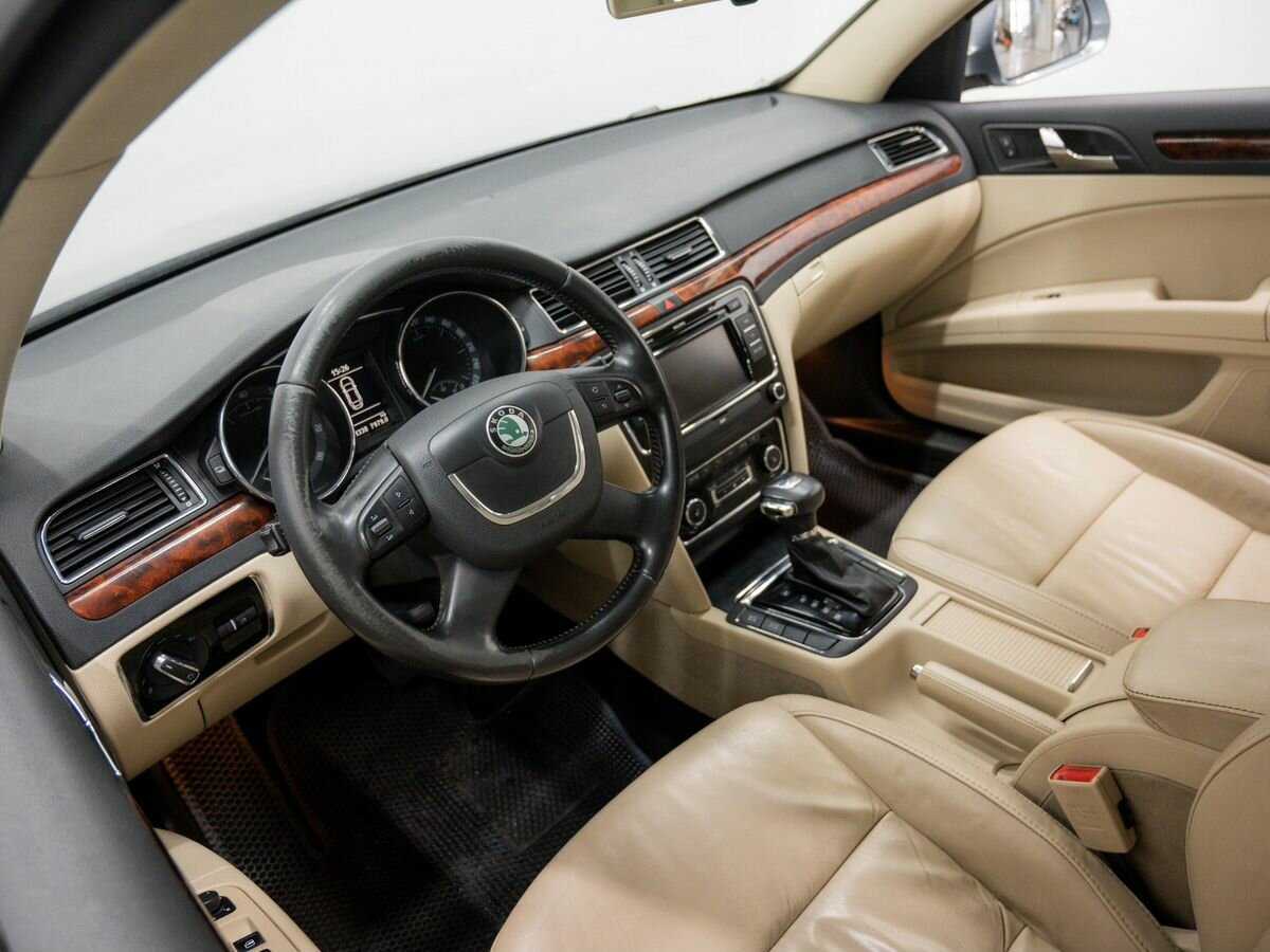 Skoda Superb с пробегом — 2012 год. Фото: #13