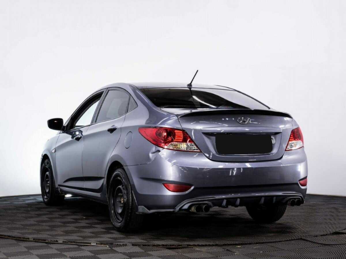 Hyundai Solaris с пробегом — 2012 год. Фото: #3