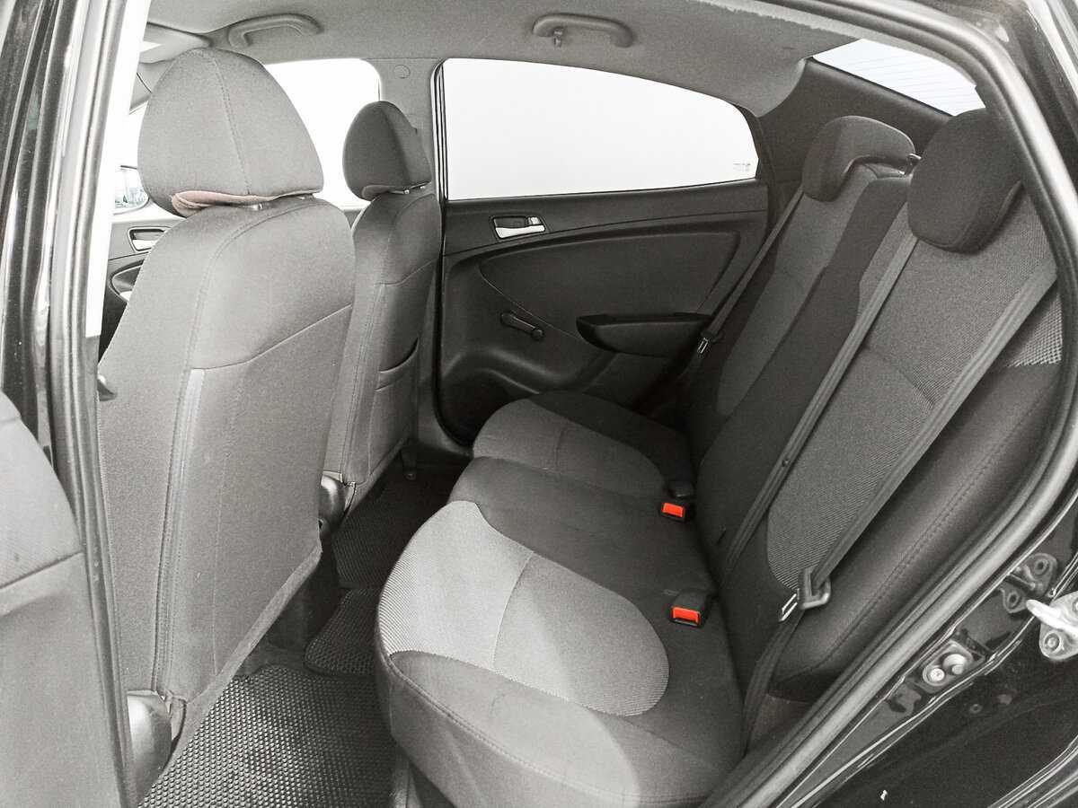 Hyundai Solaris с пробегом — 2013 год. Фото: #11