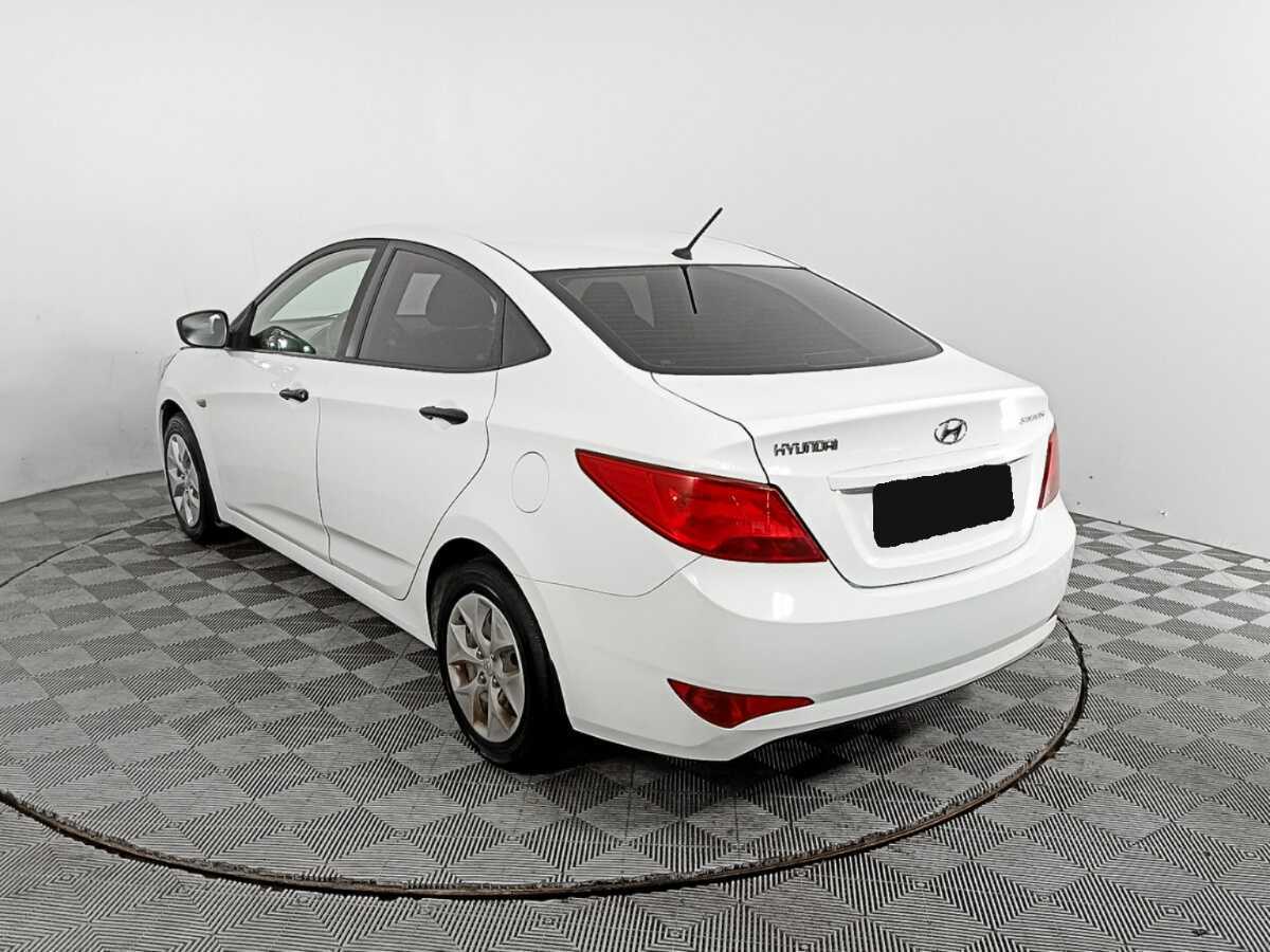 Hyundai Solaris с пробегом — 2015 год. Фото: #6