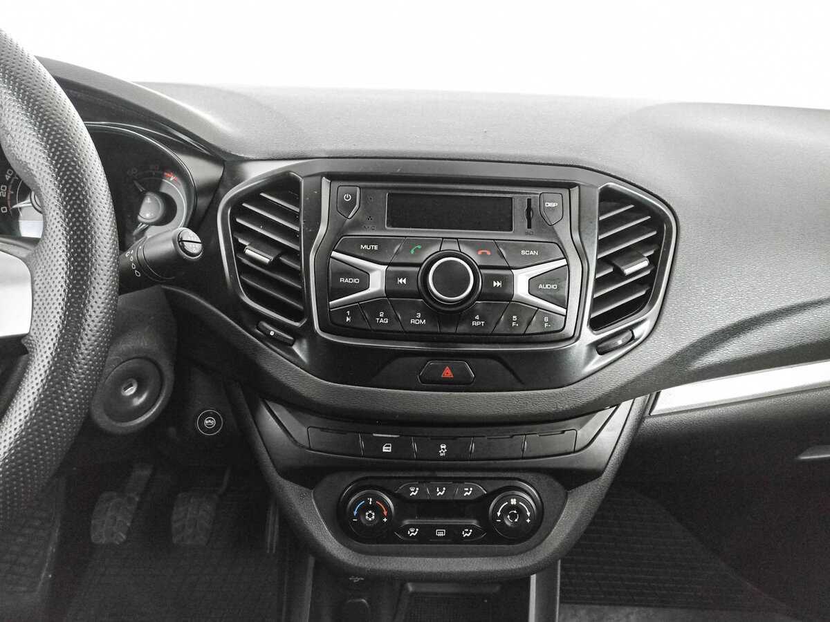 Lada (ВАЗ) Vesta с пробегом — 2017 год. Фото: #12