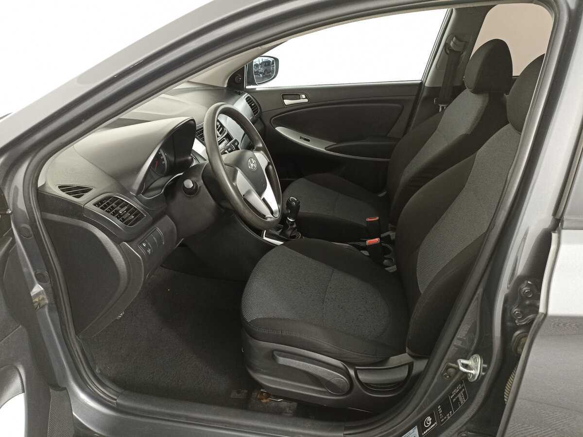 Hyundai Solaris с пробегом — 2013 год. Фото: #10